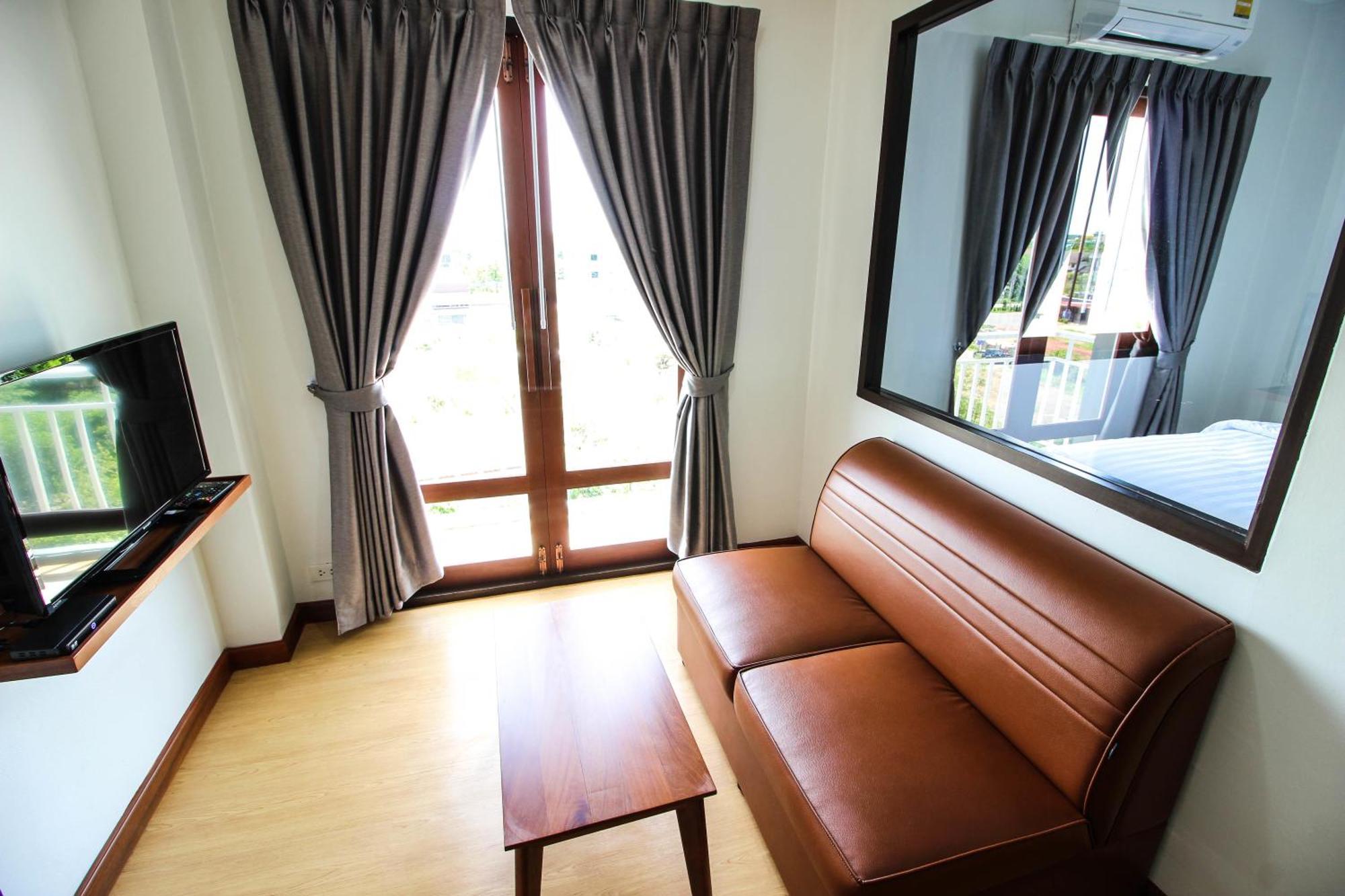 Tai-Shan Suites Ratchaburi Zimmer foto